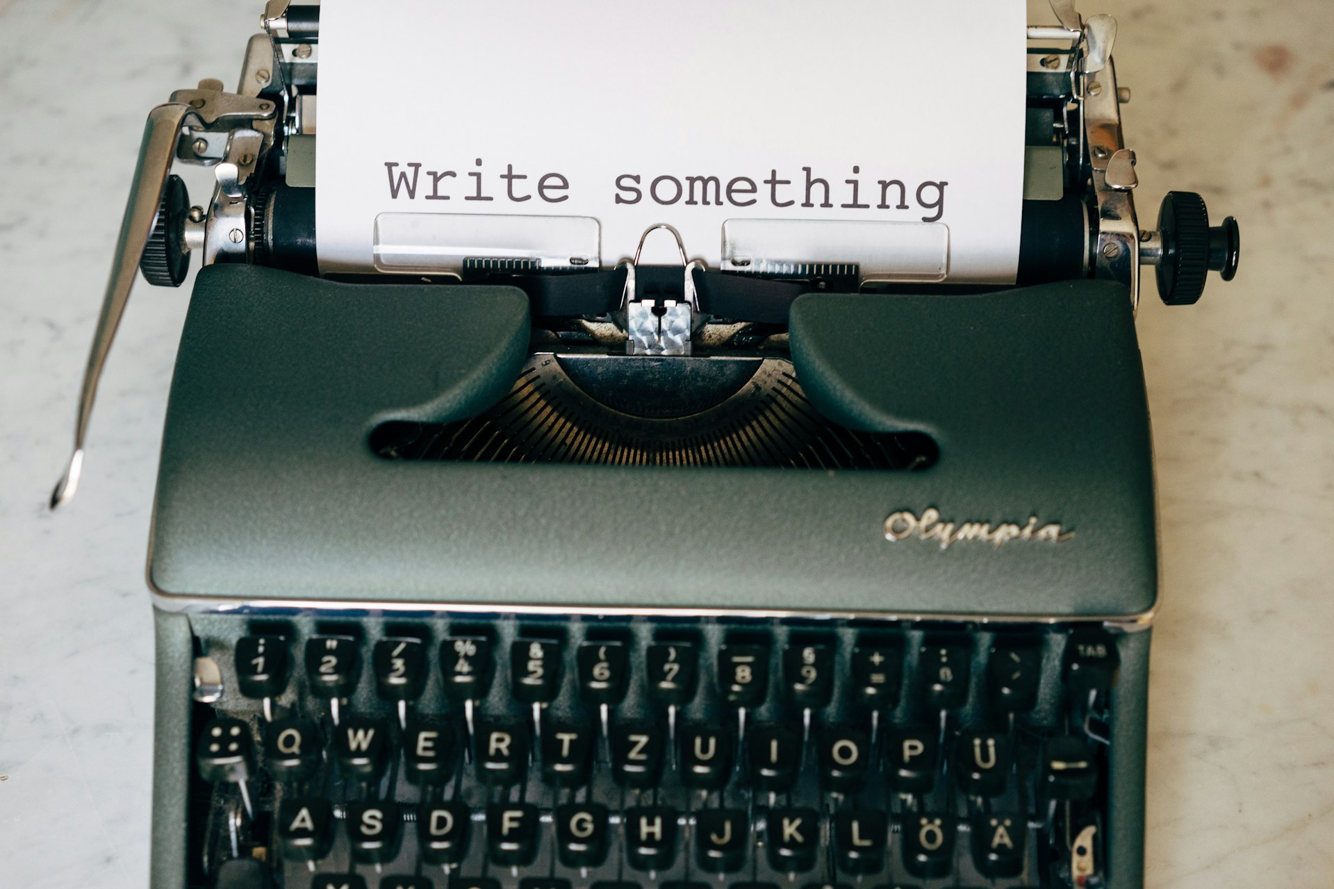 Typewriter with the words Write something